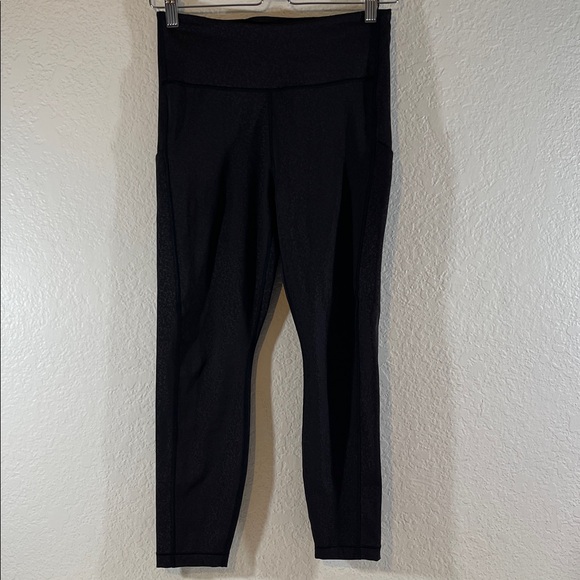 ATHLETA Ultimate Stash Leggings Size Small Black Embossed 7/8 Tight With Pockets - Picture 2 of 11